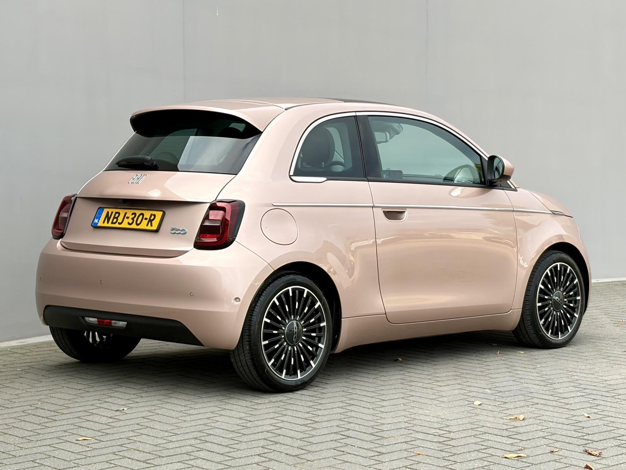 Fiat 500e La Prima by Bocelli 42 kWh / SOH 96% / Panoramadak, Auto's, Dealer onderhouden, Gebruikt, 118 pk, Overige kleuren