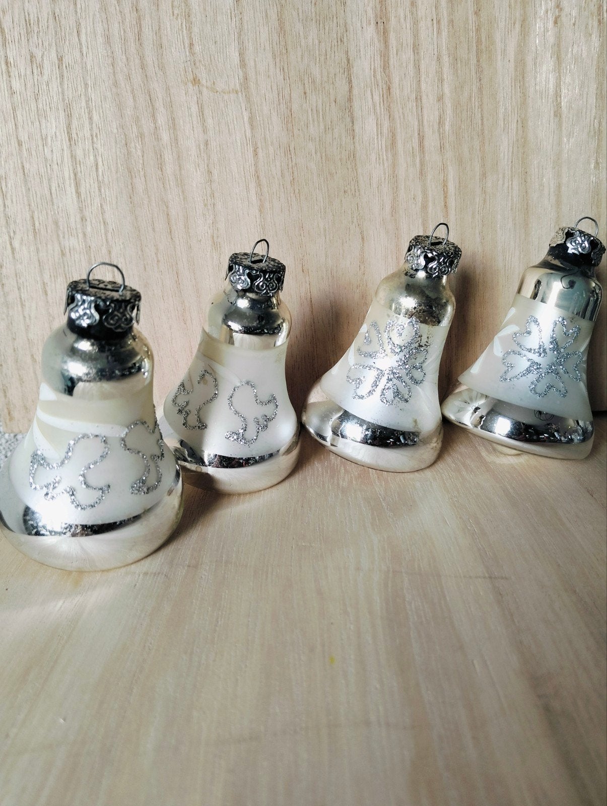 Vintage glazen zilverkleurige kerstballen kerstklok, Diversen, Kerst, Ophalen of Verzenden, Gebruikt