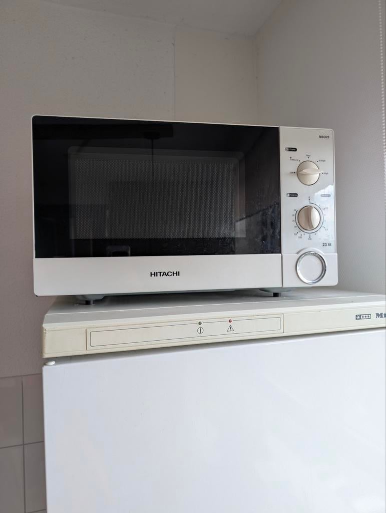 Hitachi Magnetron M50D - Wit, 22 liter, Witgoed en Apparatuur, Magnetrons, Gebruikt, Vrijstaand, Magnetron, 45 tot 60 cm, Draaiplateau