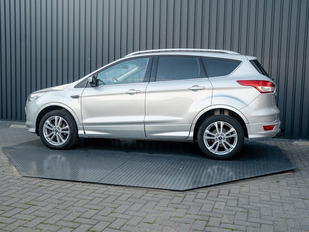 Ford Kuga 1.5 Titanium Styling Pack | Trekhaak | Camera | Xe, 12 maanden, Automatische klimaatregeling, 4 cilinders, Leder en Stof