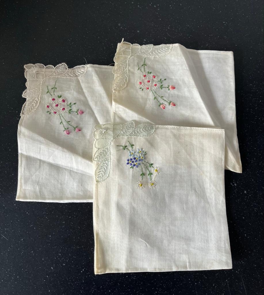 Set van 3 antieke handgeborduurde zakdoeken, Ophalen of Verzenden