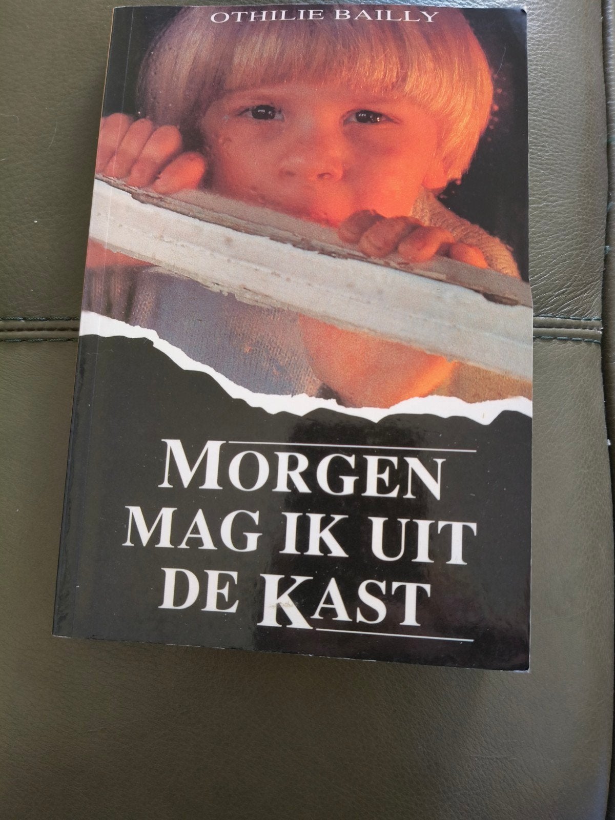 Te koop aangeboden,het boek Morgen mag ik uit de kast, Boeken, Ophalen of Verzenden, Gelezen, Othilie Bailly
