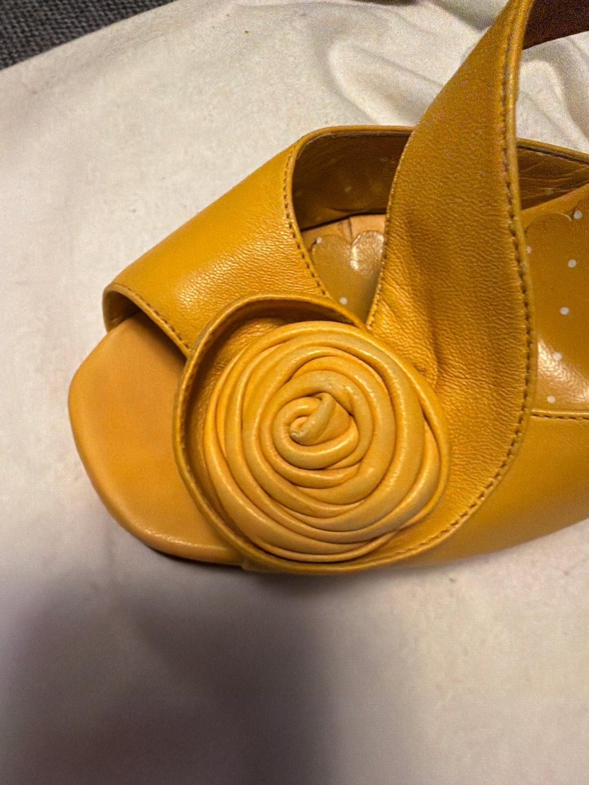 Vintage Moschino Cheap and Chic Gele Leren Sandalen, Ophalen of Verzenden, Gedragen, Geel, Sandalen of Muiltjes