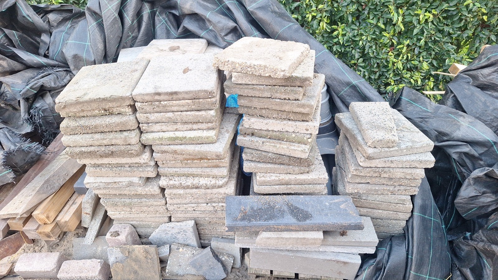 GRATIS Gebruikte terrastegels - Diverse maten en materialen, Gebruikt, Ophalen of Verzenden, 10 m² of meer, Beton