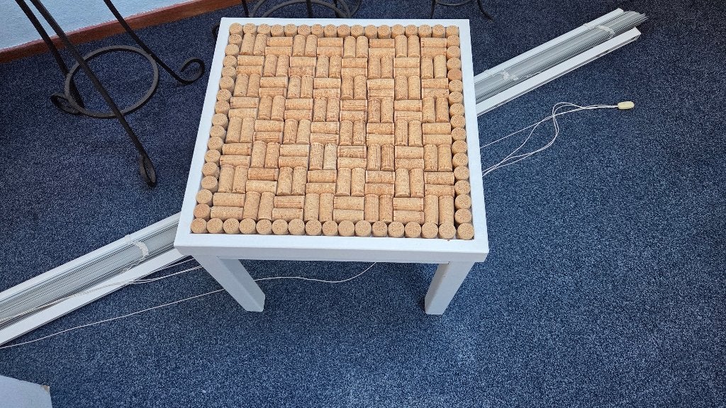 Tafeltje met kurk bovenzijde  25 euro, Ophalen, Gebruikt