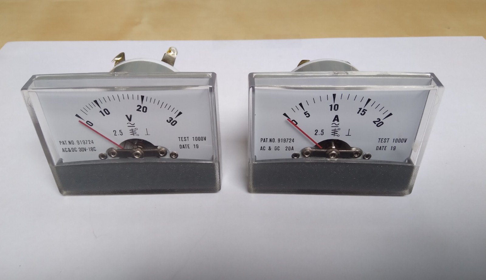 Set van 2 analoge meters: Amperemeter en Voltmeter, Ophalen, Zo goed als nieuw