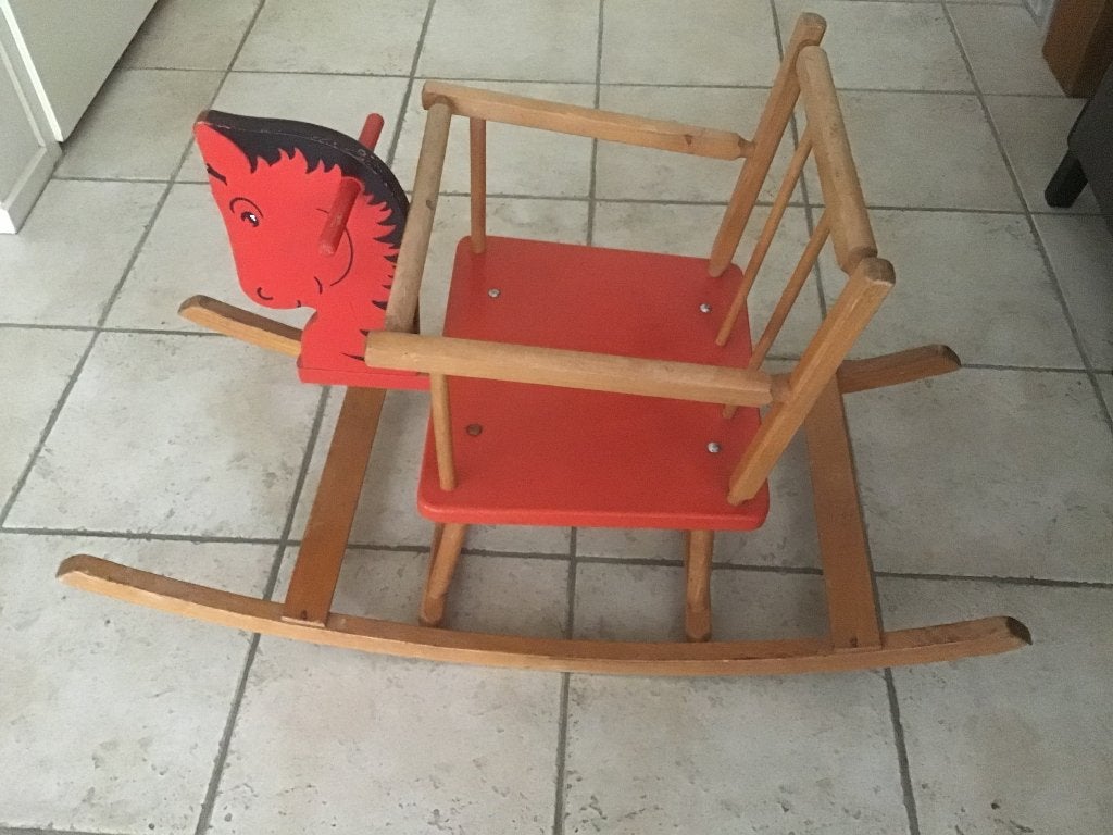 Houten hobbelpaard, Ophalen