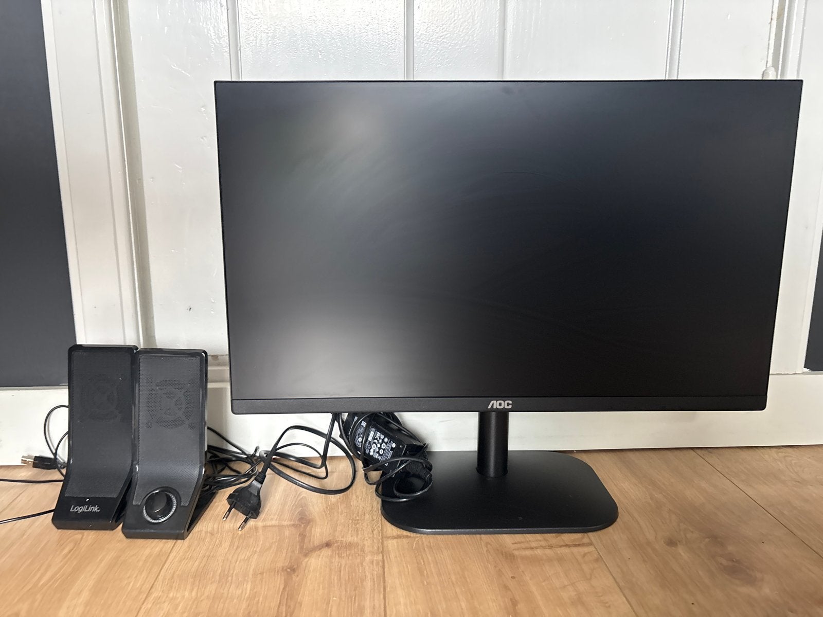 AOC Monitor met Logilink speakers - Goedwerkend, Computers en Software, Ophalen, HDMI, Full HD, Ingebouwde speakers