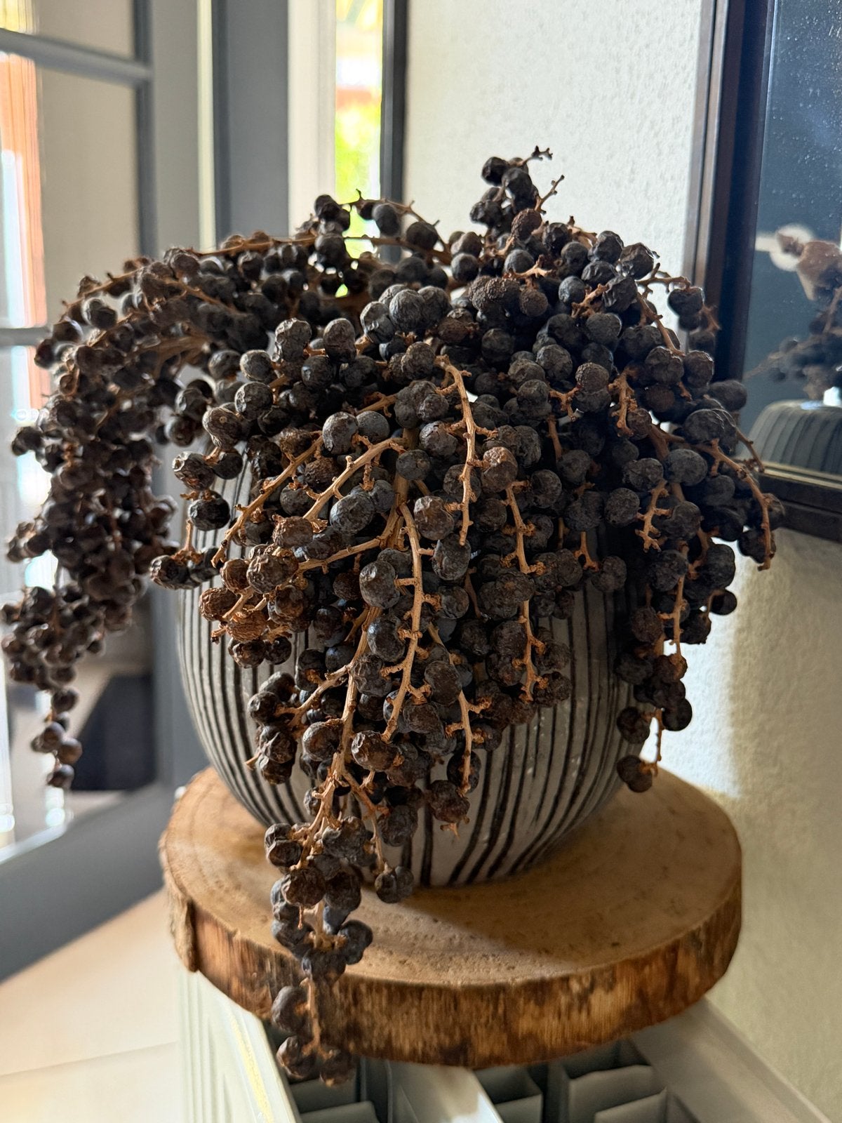Decoratieve pot met gedroogde dadels - 17 cm hoog, Ophalen, Gebruikt, Inclusief decoratie, Grijs