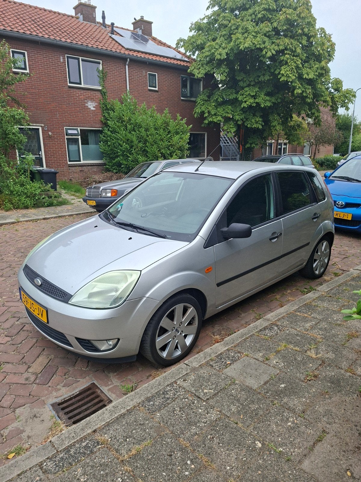 Ford Fiësta 1.4 16V 5DR 2002 Grijs, Voorwielaandrijving, 4 cilinders, 49 €/maand, Origineel Nederlands