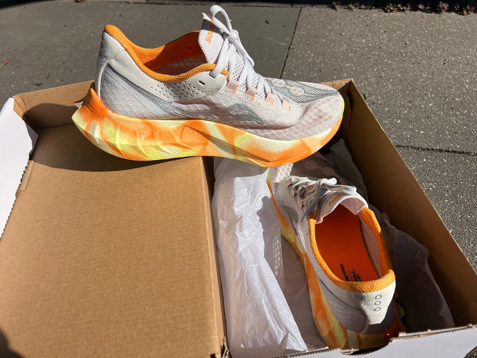 Saucony Endorphin Pro 4 - Supersnelle Wedstrijdschoenen, Sport en Fitness, Loopsport en Atletiek, Zo goed als nieuw, Hardloopschoenen