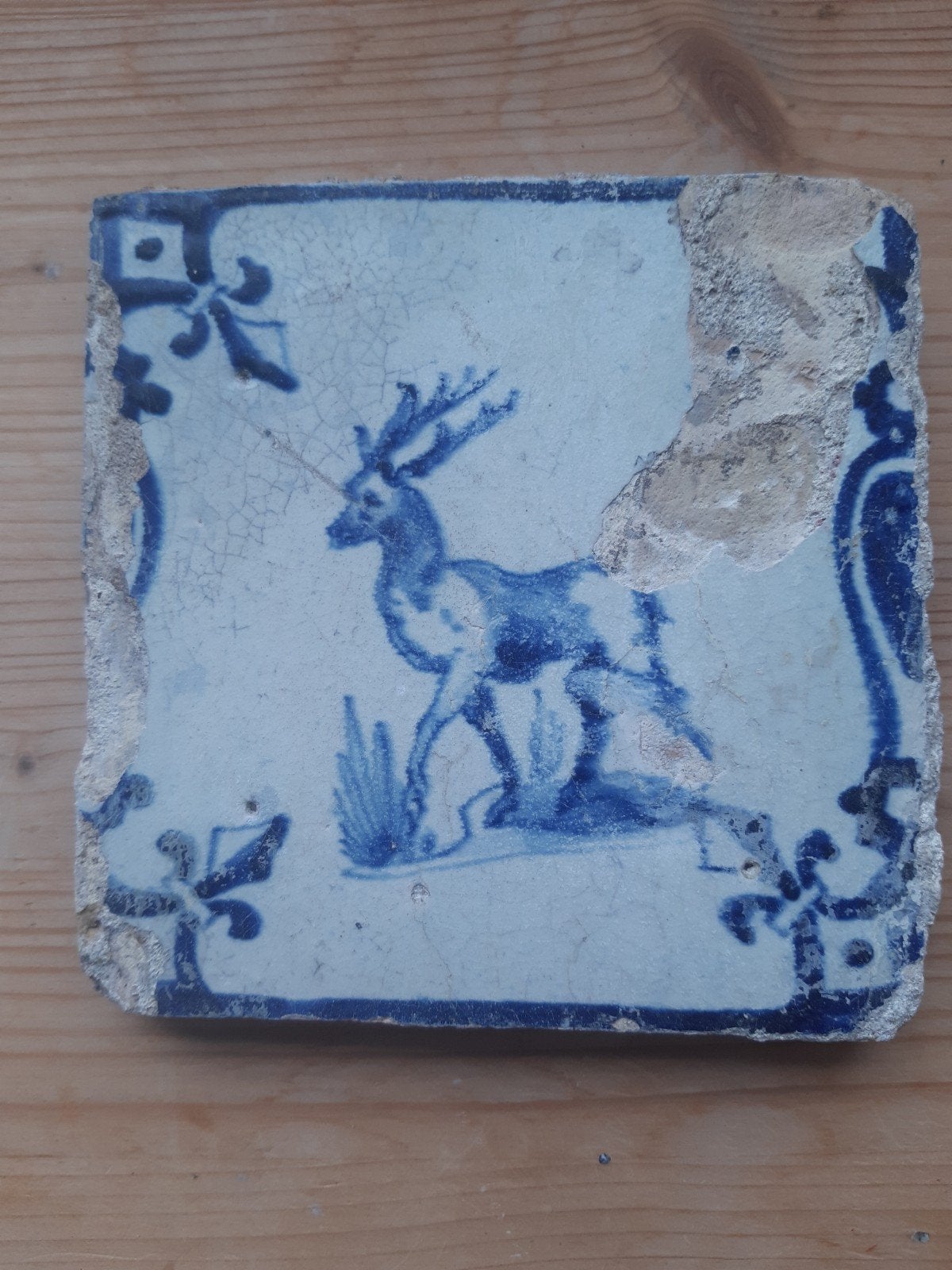 Antieke Delfts Blauwe Tegel met Hert - Uniek Stuk, Antiek en Kunst, Ophalen of Verzenden