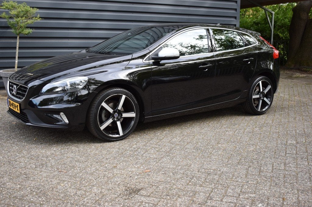 Volvo V40  VOLVO 2.0 D2 R-DESIGN!!! BNS!!!  2015!!   9894 EU, Voorwielaandrijving, Gebruikt, Euro 6, 4 cilinders