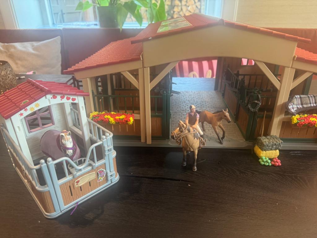 Schleigh stal met klein stalletje, Ophalen, Gebruikt, Poppenhuis
