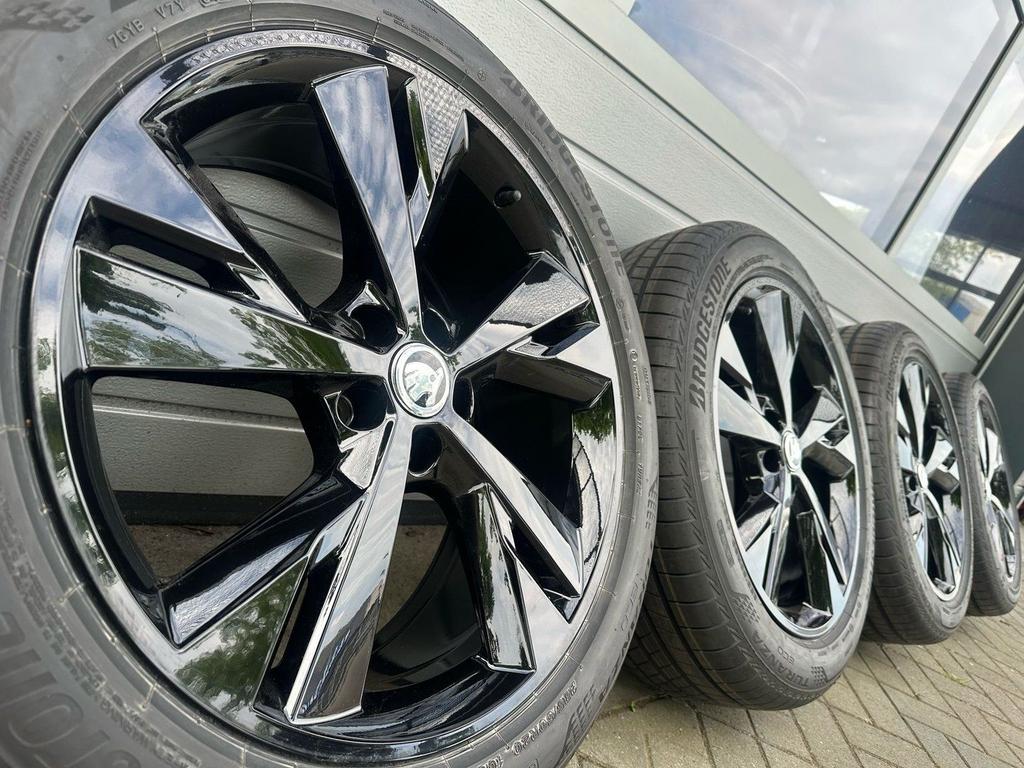 set 20 inch Skoda Enyaq iV EV velgen zomerbanden sensoren, Auto-onderdelen, Banden en Velgen, -, -, Banden en Velgen, Nieuw