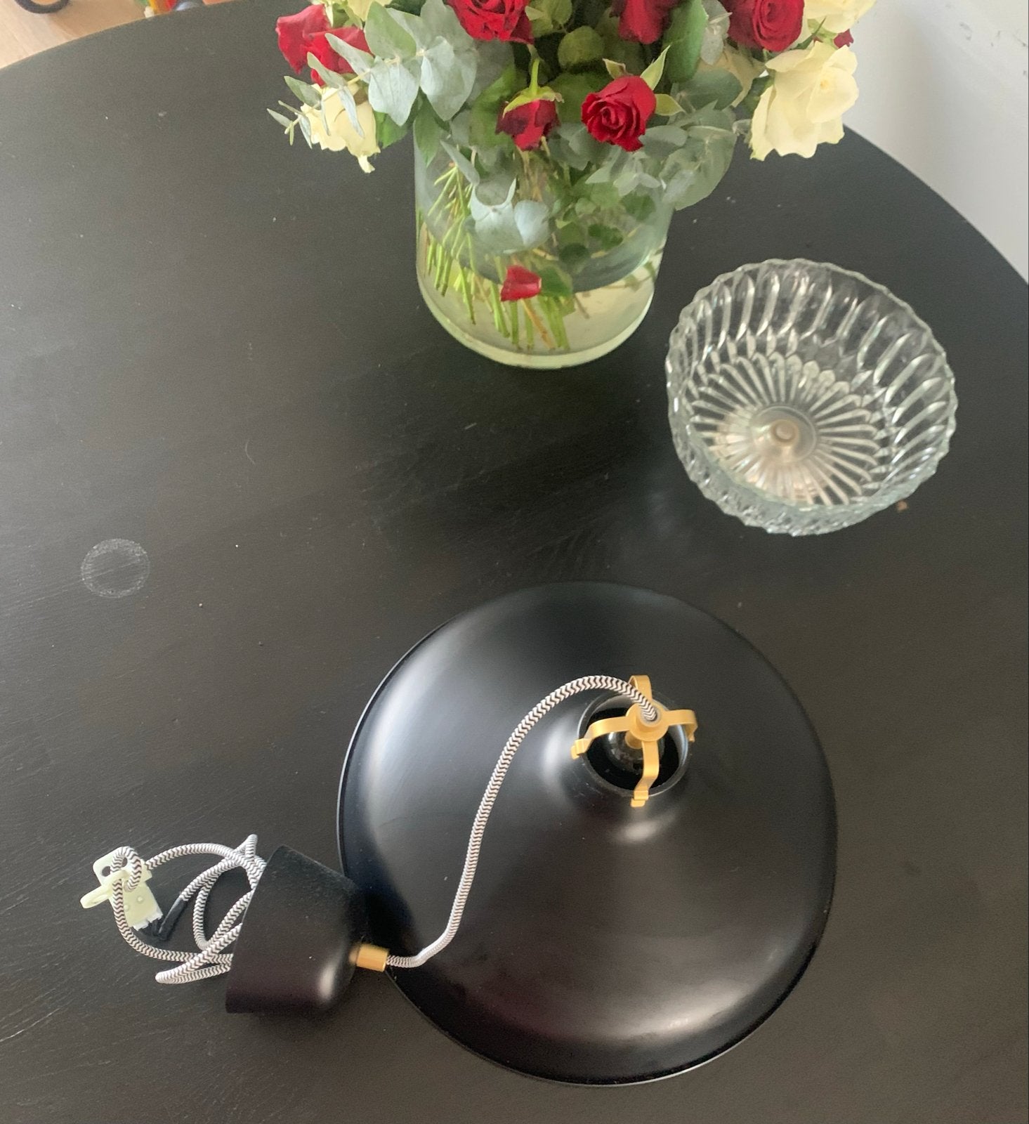 Ikea Zwarte hanglamp met gouden accenten, Ophalen of Verzenden, Zo goed als nieuw, Metaal, E27 (groot)