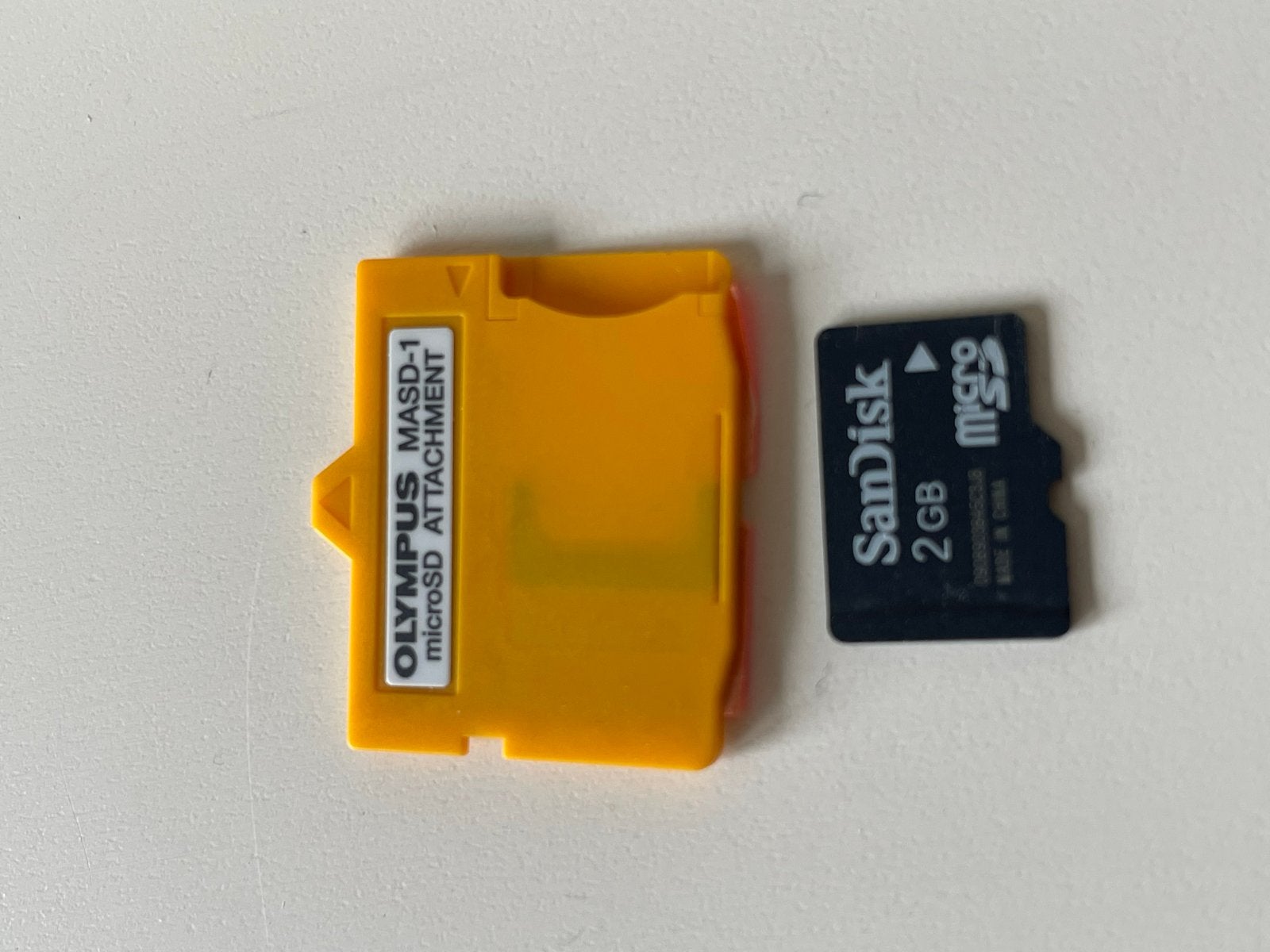 Olympus MASD-1 microSD adapter met SanDisk 2GB microSD, Audio, Tv en Foto, Gebruikt, Ophalen of Verzenden, Fotocamera, MicroSD