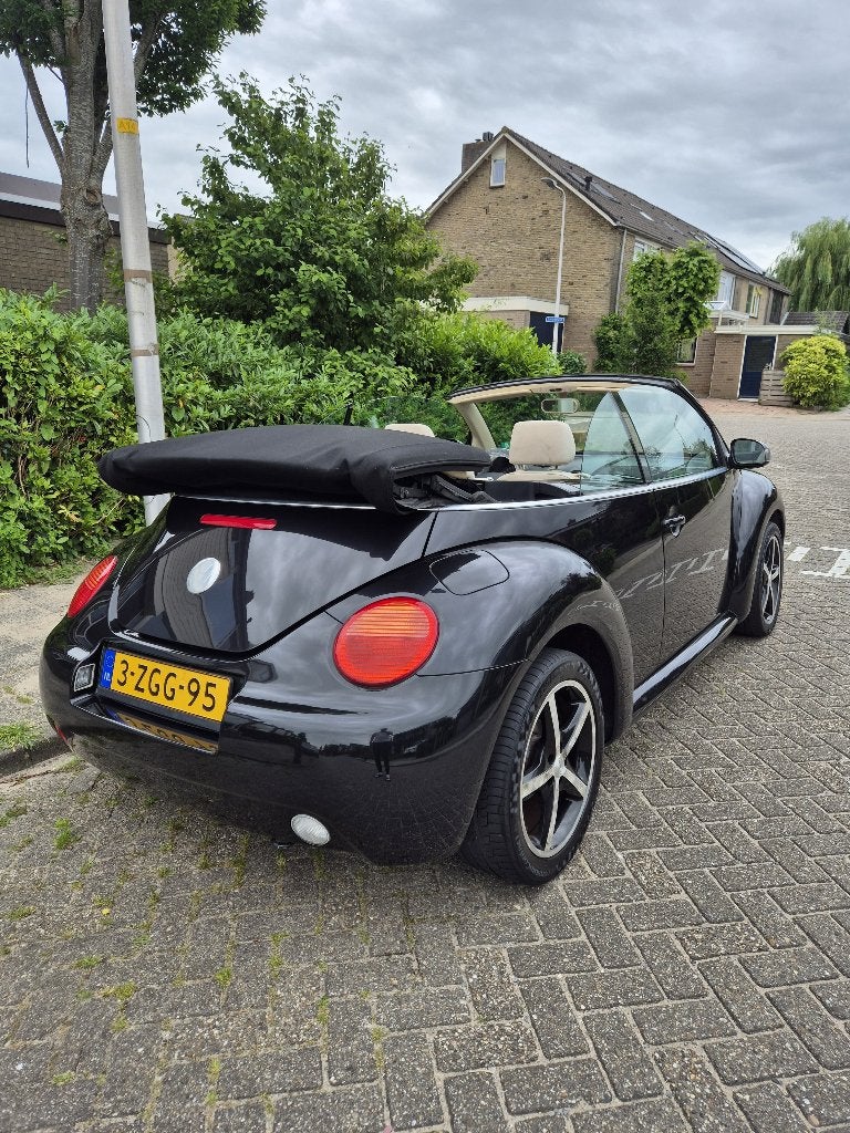 Volkswagen Beetle (Kever) 1.6 Cabriolet 75KW 2006 Zwart, Auto's, Stof, 4 cilinders, Cabriolet, 4 stoelen