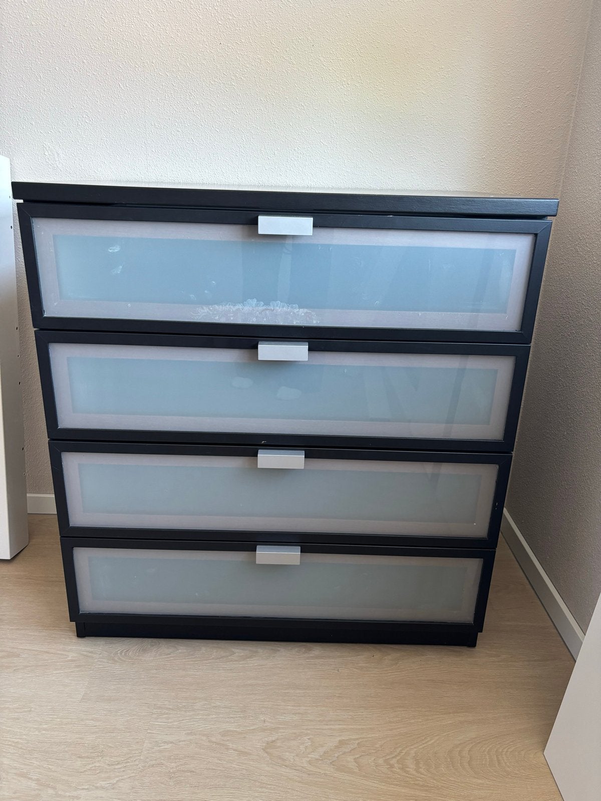 Zwarte ladekast met 4 lades - 80x86x49 cm, Huis en Inrichting, Kasten | Ladekasten, Ophalen, Gebruikt, 50 tot 100 cm, 3 of 4 laden