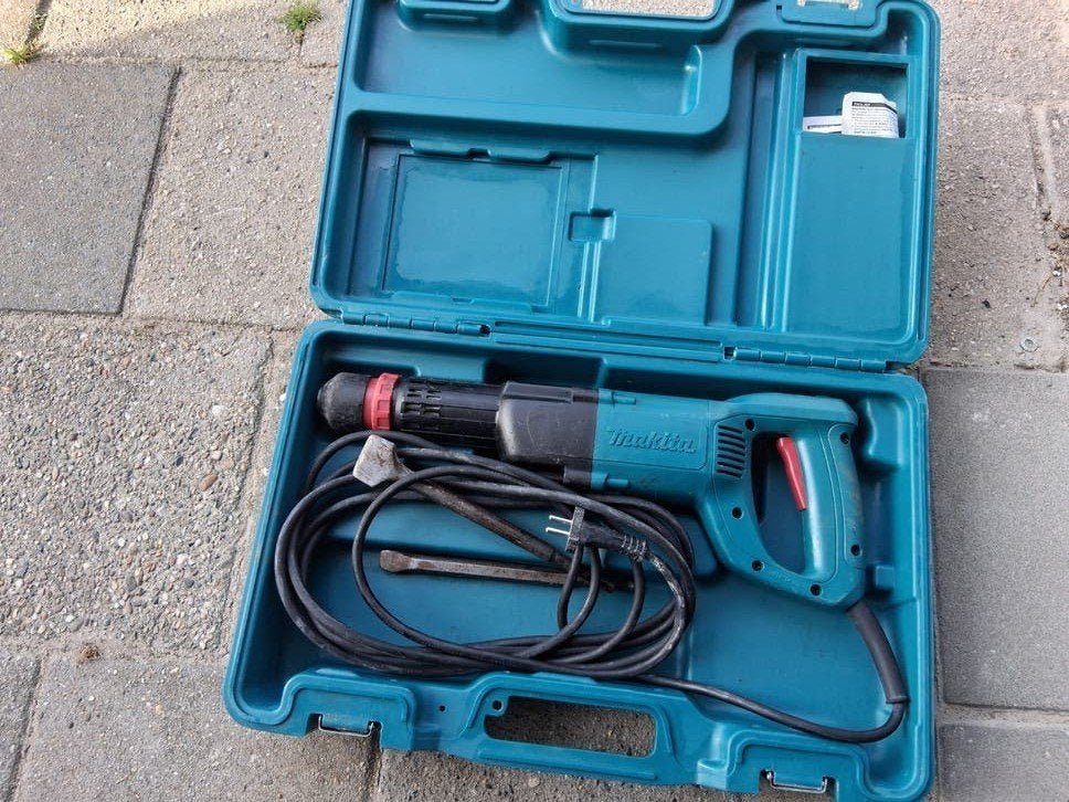 makita  hk0500 met 2 beitels  in koffer, Doe-het-zelf en Verbouw, Ophalen, Boor- en/of Breekhamer