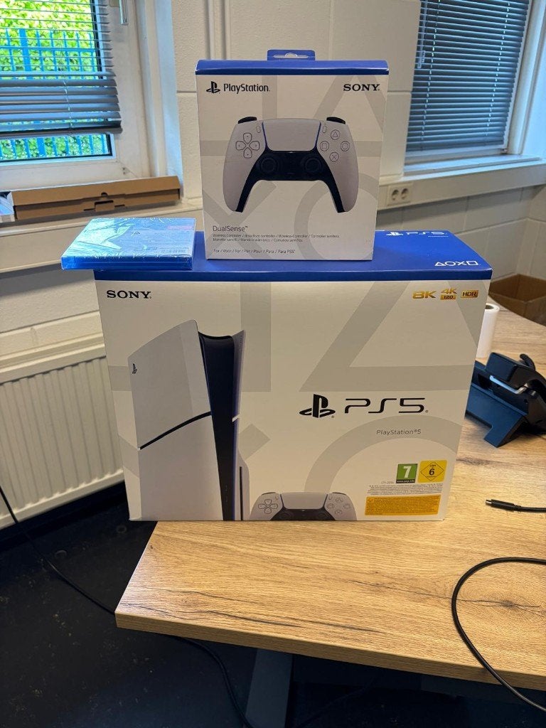 Ps5 met disc Nieuw in doos met extra controller, Spelcomputers en Games, Spelcomputers | Sony PlayStation 5, Ophalen, Nieuw, Playstation 5