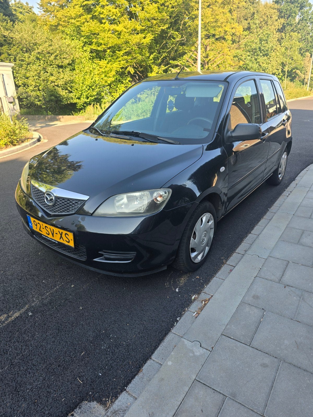 Mazda 2 1.4 16V AUTOMAAT 2006 Zwart, Auto's, 40 €/maand, 4 cilinders, Zwart, Origineel Nederlands