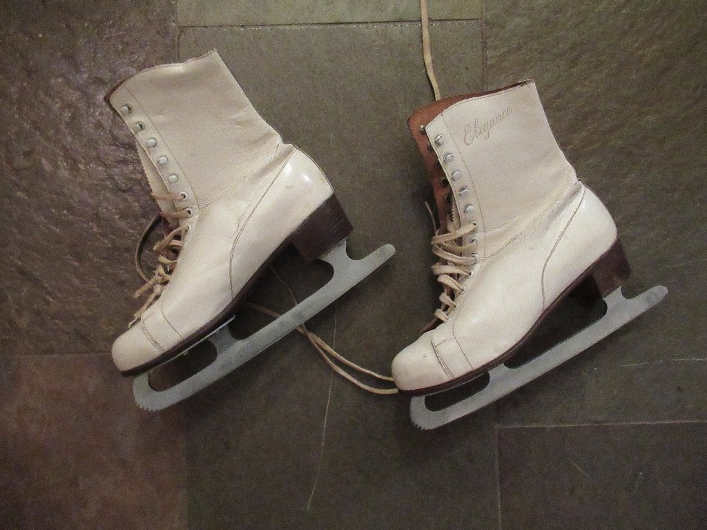 KUNSTSCHAATSEN maat 37 wit leer merk Elegance € 10, Sport en Fitness, Schaatsen, Overige merken, Gebruikt, Ophalen of Verzenden