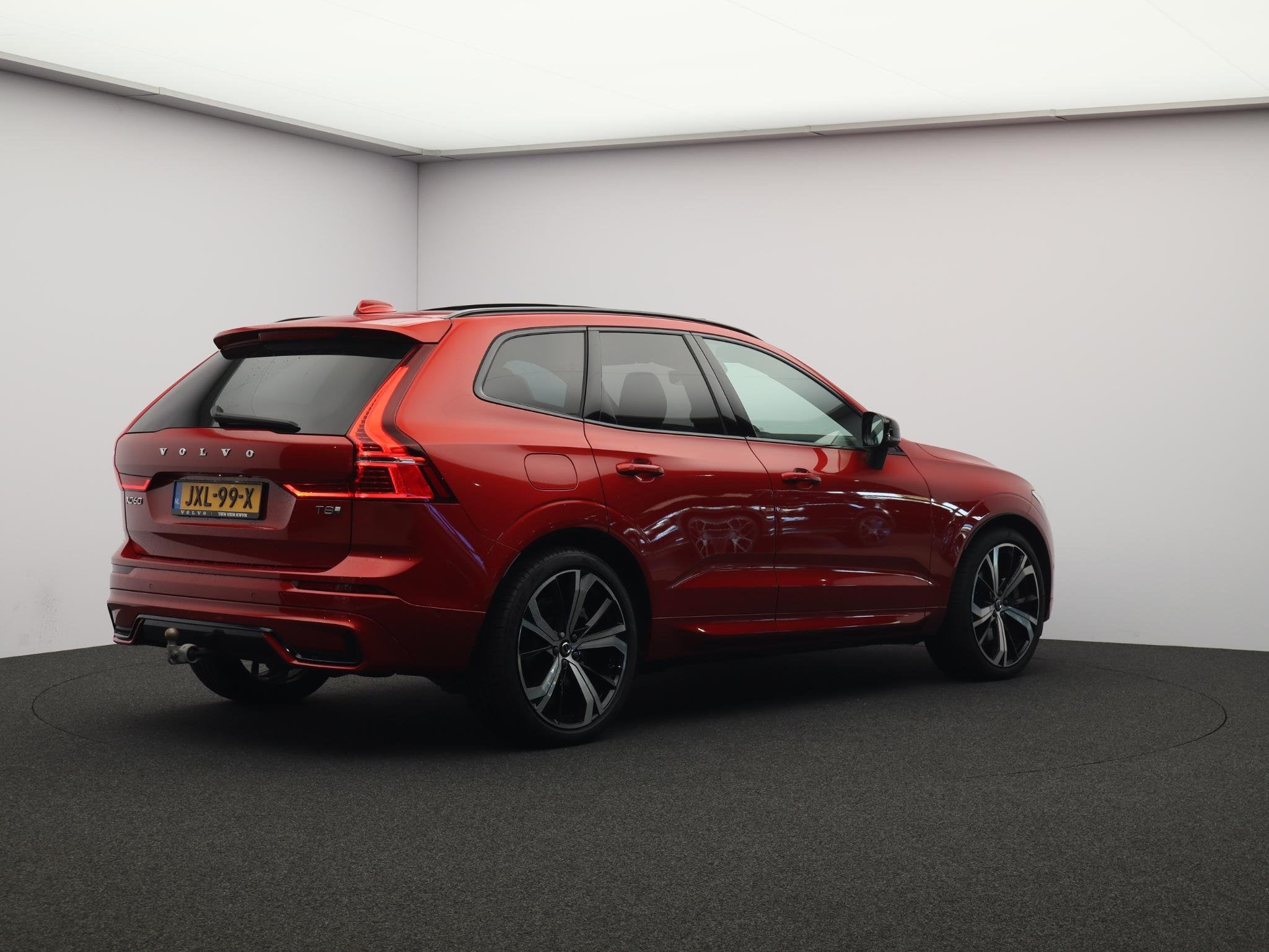 Volvo XC60 T8 AWD Plug-in hybrid Ultra Dark / Luchtvering /, Auto's, Verwarmde buitenspiegels, Stof, Gebruikt, 4 cilinders