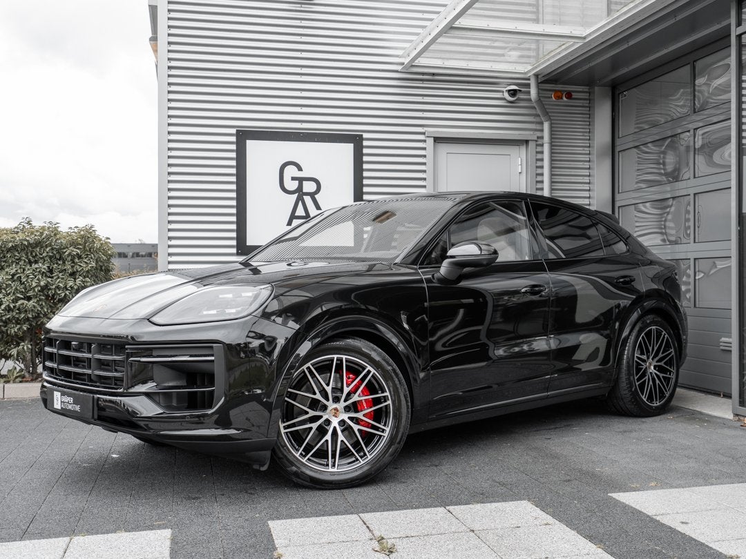 Foto 2 van Porsche Cayenne Coupé 3.0 E-Hybrid | SportDesign | Luchtver