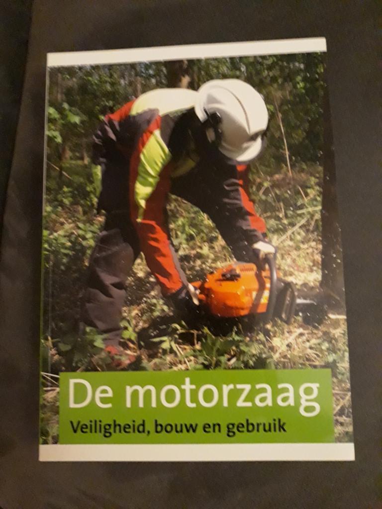 Boek Motorkettingzaag , Bosmaaier , en BVO, Ophalen, Zo goed als nieuw