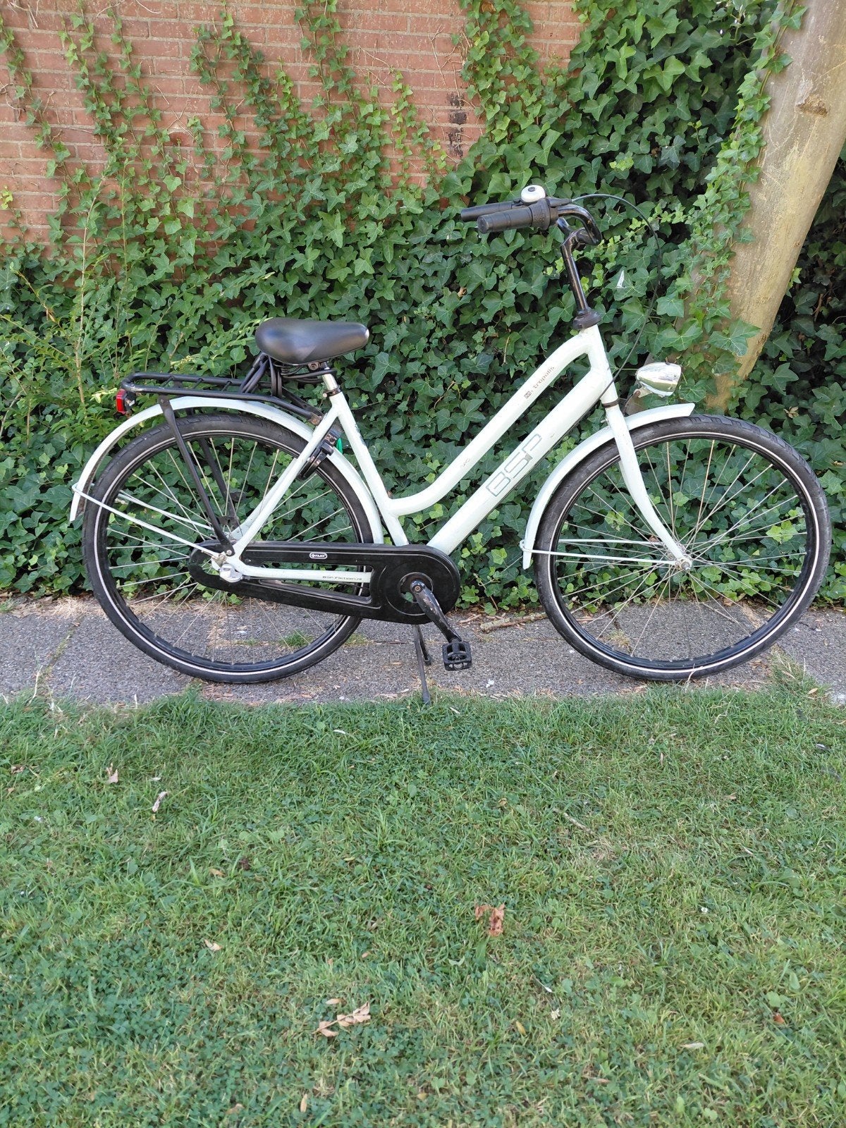 28 inch super degelijke fiets met 3 versnellingen, Fietsen en Brommers, Fietsen | Dames | Damesfietsen, Terugtraprem, Gebruikt