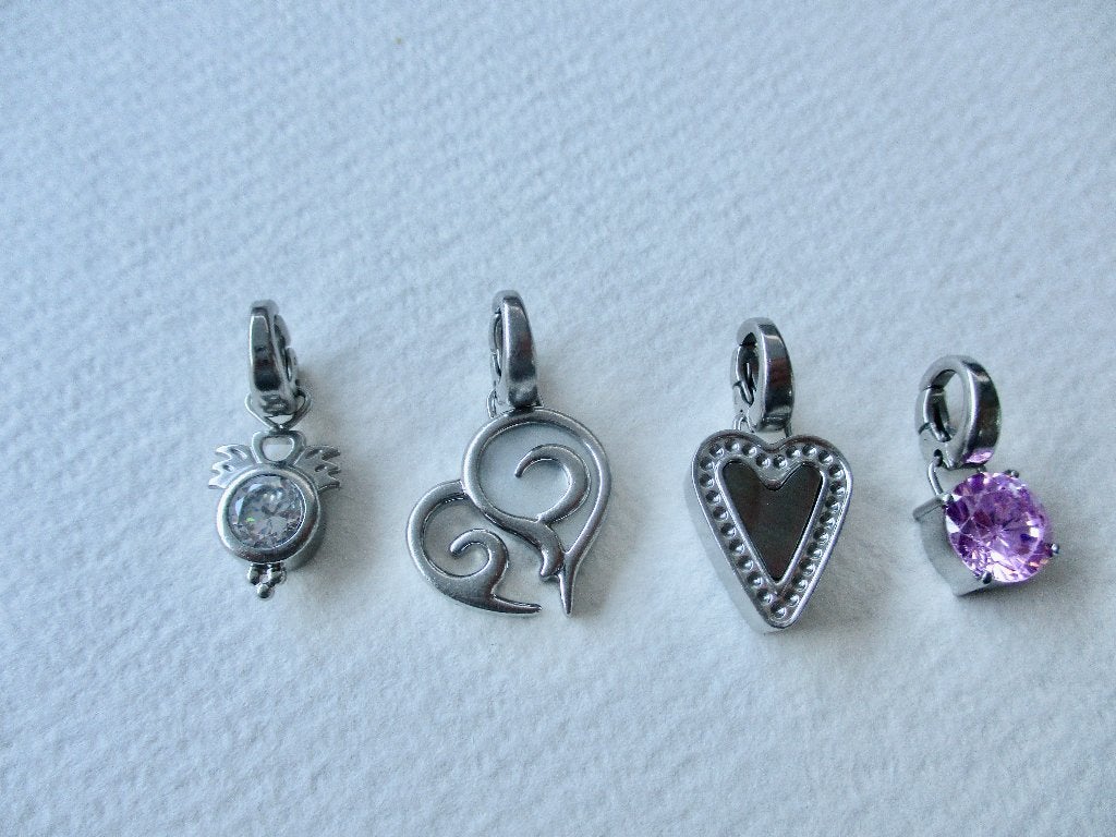 4 Bedels / Charms van het merk FOSSIL stainless steel, Sieraden, Tassen en Uiterlijk, Bedels, Overige merken, Overige materialen