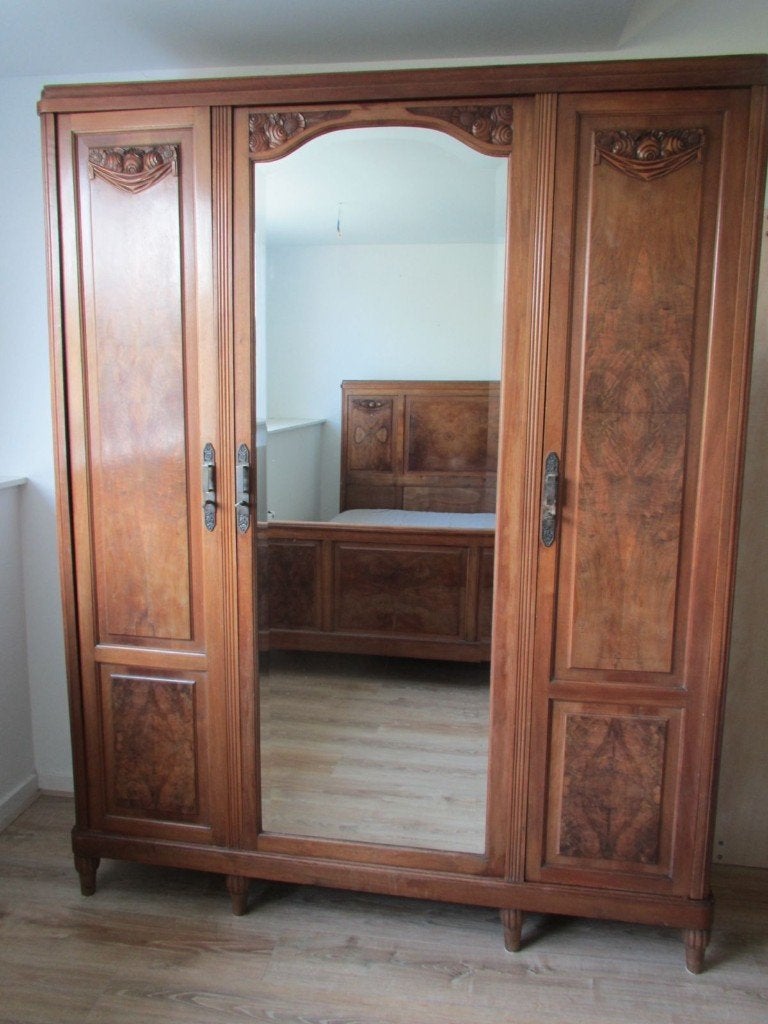 Notenhouten slaapkamer, bed lattenbodem matras spiegelkast, Gebruikt, Bruin, Twijfelaar, Hout