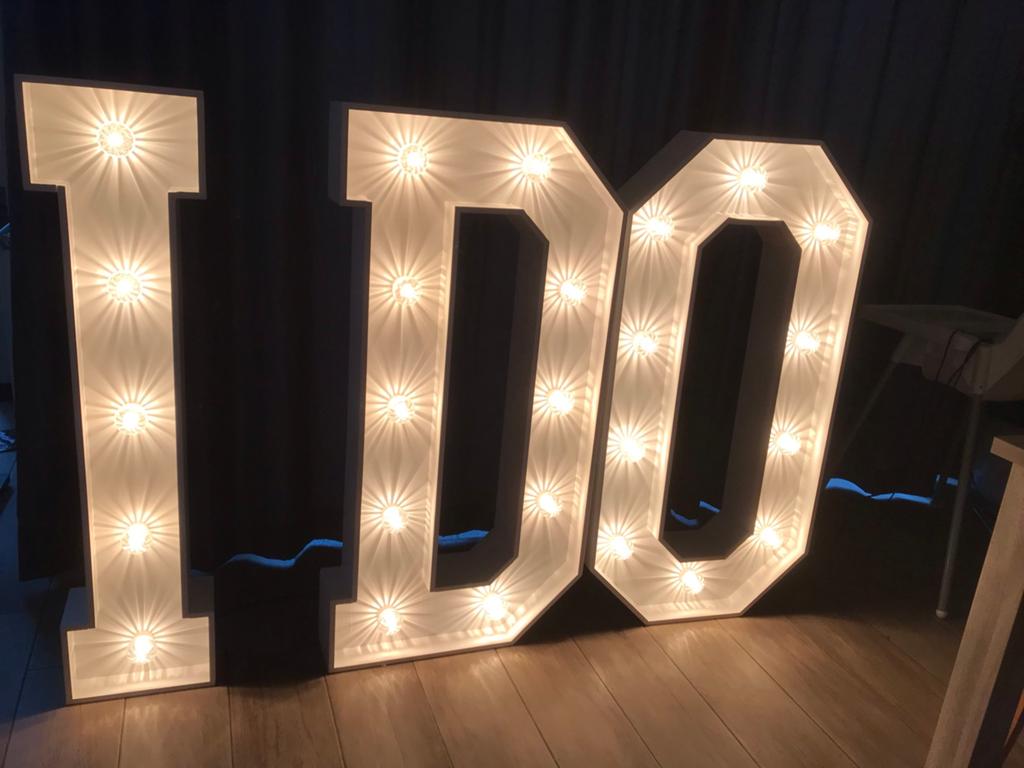 Lichtletters I DO te huur of te koop, Ophalen, Zo goed als nieuw