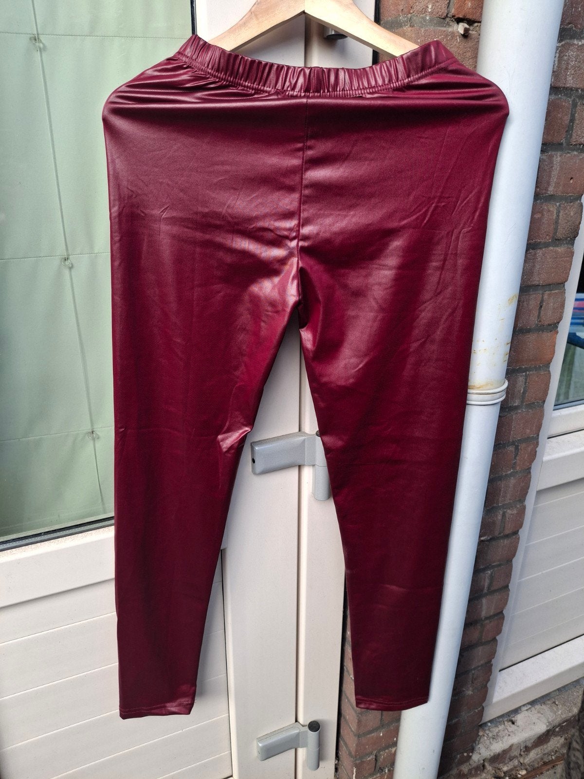 Wijnrode glanzende legging maat L/XL, Ophalen of Verzenden, Zo goed als nieuw, Zwart, Legging