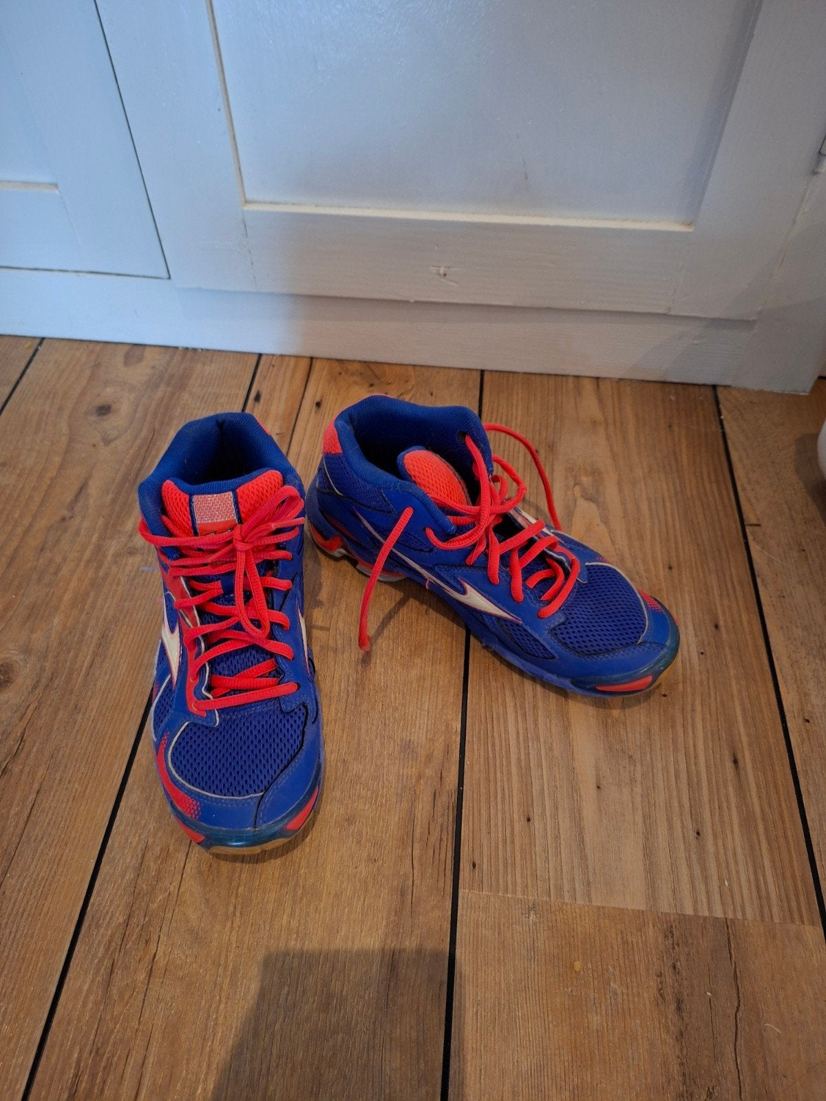 Mizuno zaalschoenen blauw/rood - Maat 37, Ophalen of Verzenden, Gebruikt