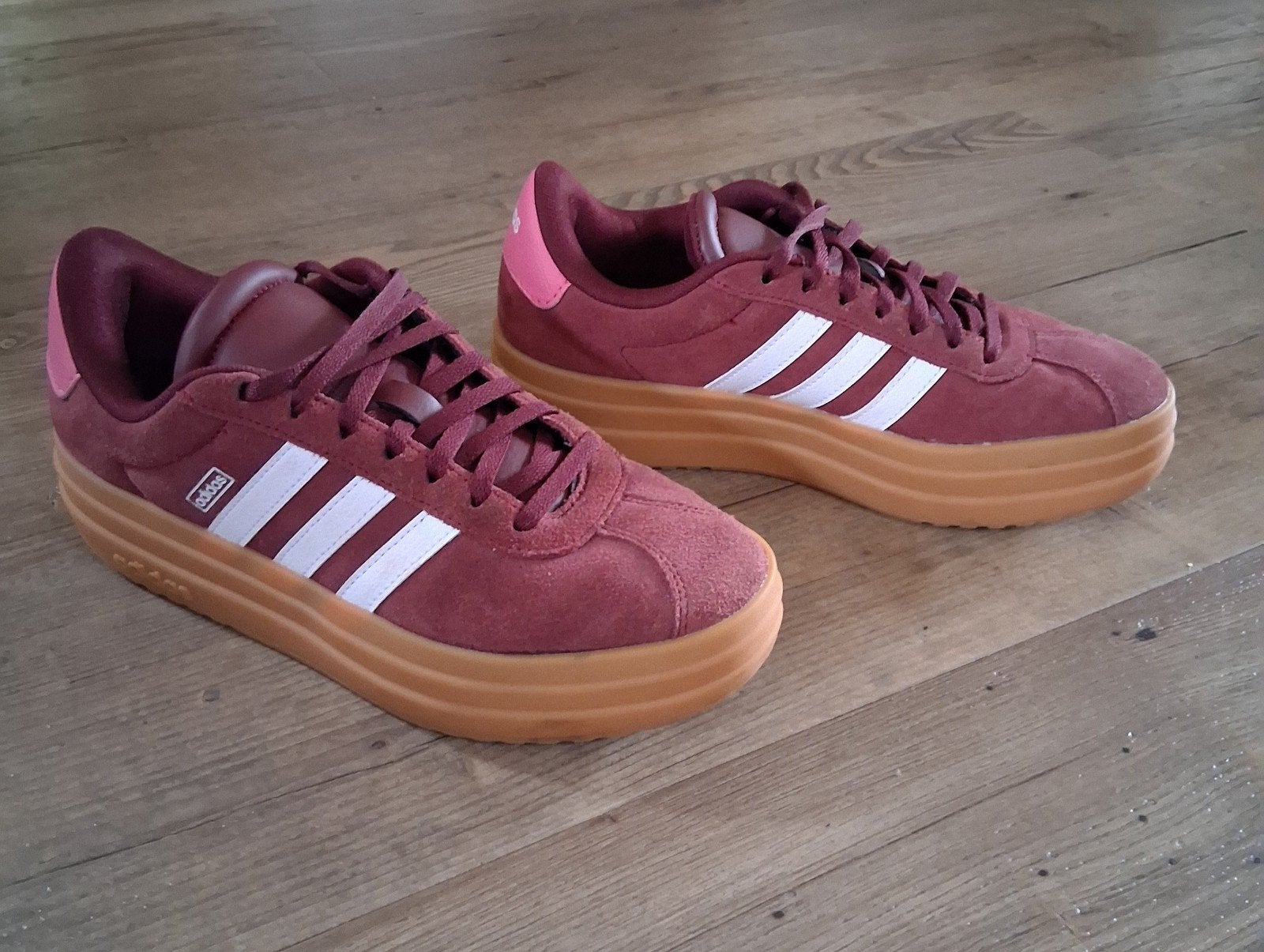 Adidas Dames Sneakers. z.g.a.n, Ophalen of Verzenden, Zo goed als nieuw, Rood, Sneakers of Gympen