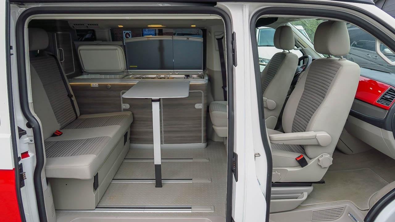 Volkswagen T6 California Ocean, Volkswagen, Bedrijf, Tot en met 4, Handgeschakeld