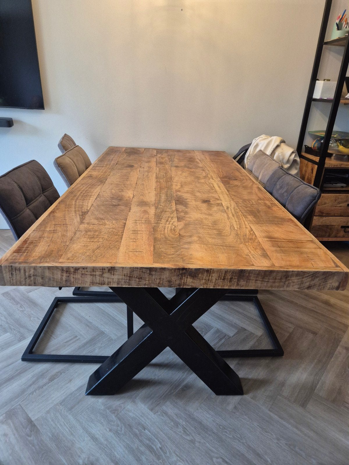 Eettafel van Haco, mangohout met metalen X-poten, Industrieel, robuust, 50 tot 100 cm, Zo goed als nieuw, Vijf personen of meer