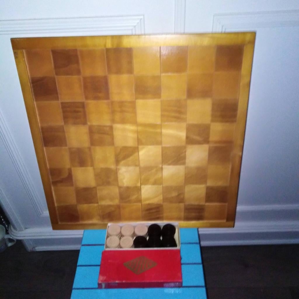 Schaak/dam bord met doosje damstenen, Ophalen of Verzenden, Gebruikt