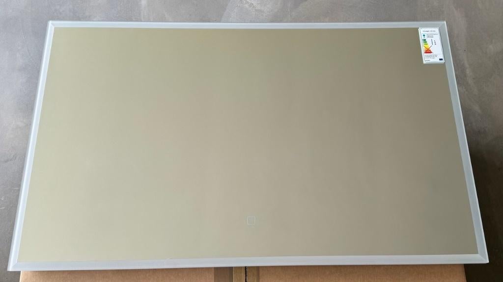 Premium Bathroom Mirror with Defogger- Like New 100cm x 60cm, Ophalen, 50 tot 100 cm, Zo goed als nieuw, Minder dan 25 cm