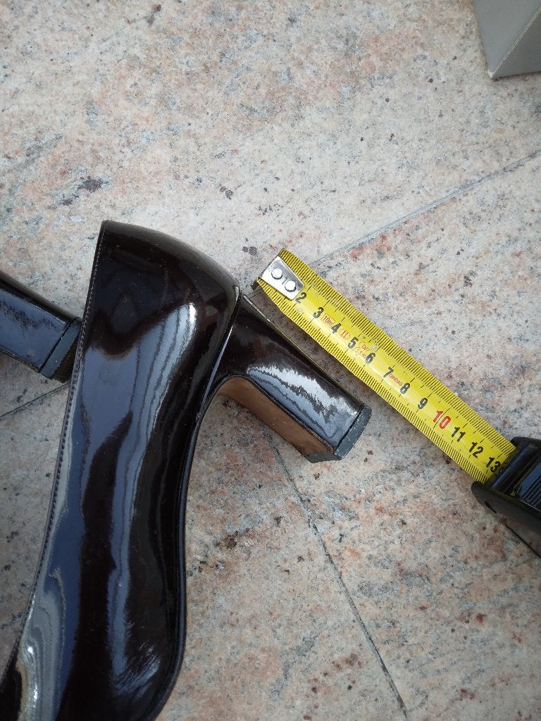 Damesschoenen. Klassiek model. lakleder, Pumps, Overige kleuren, Ophalen of Verzenden, Zo goed als nieuw
