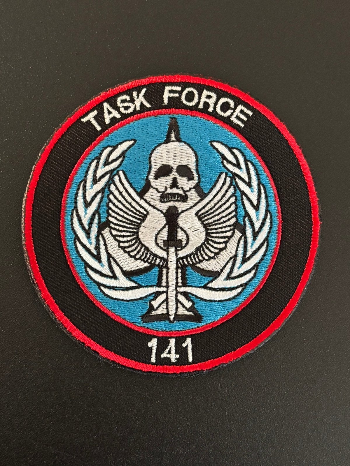 US Army Task Force 141 patch (velcro), Verzamelen, Ophalen of Verzenden, Landmacht, Amerika, Embleem of Badge