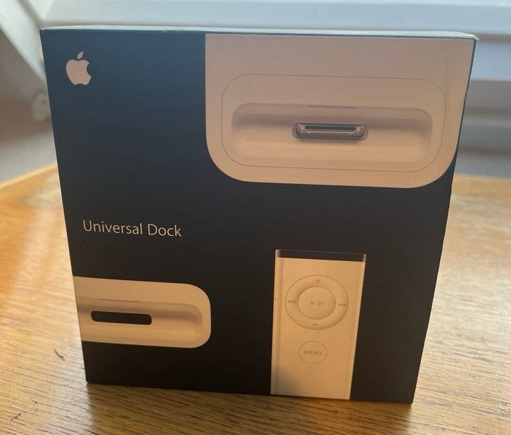 Apple Universal Dock (iPod en iPhone) gebruikt maar met doos, Ophalen of Verzenden, Nieuw, Dock of Kabel, Classic of Photo