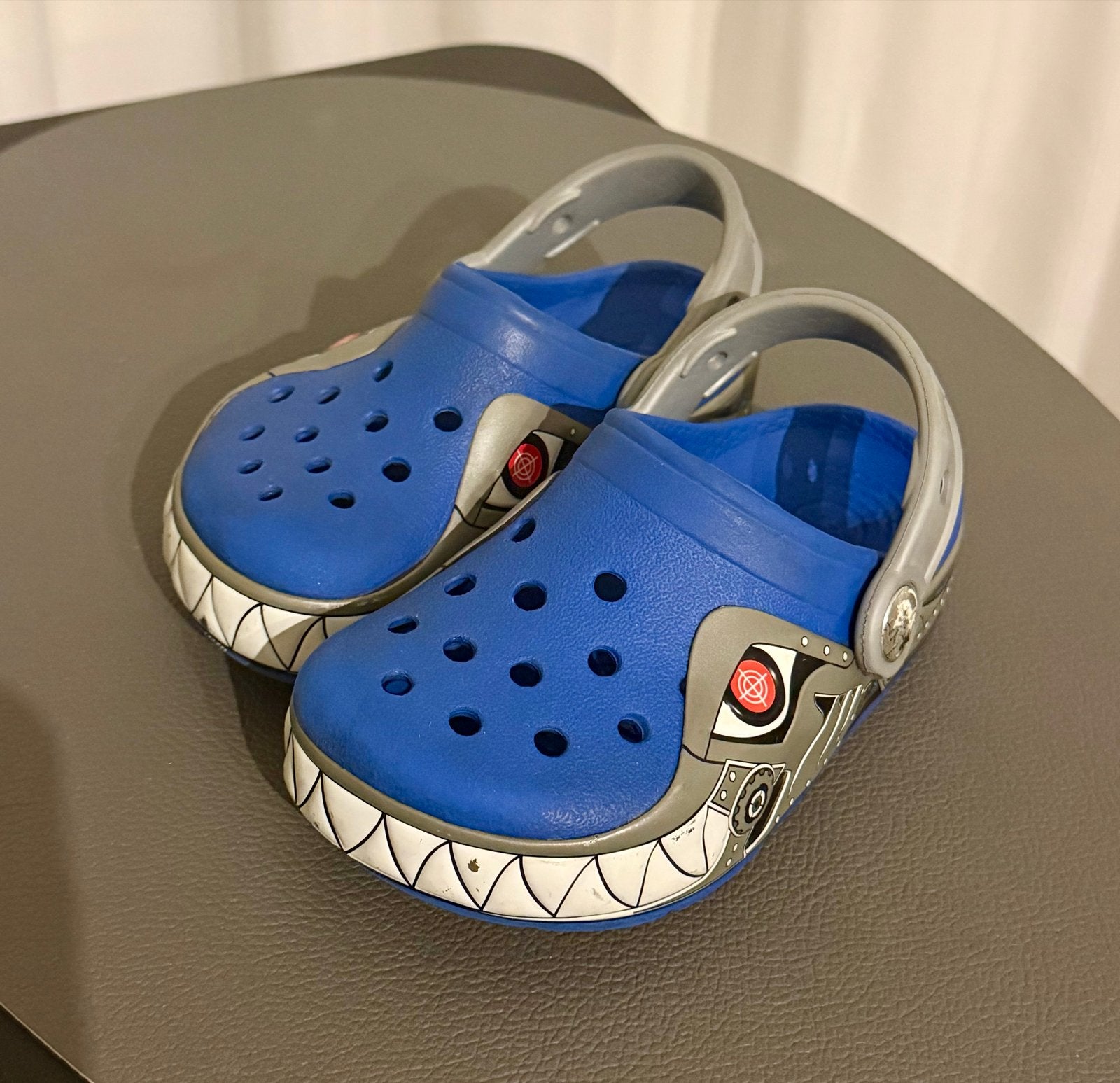 CROCS Robo Shark maat 24-25, Overige typen, Ophalen of Verzenden, Zo goed als nieuw, Jongen