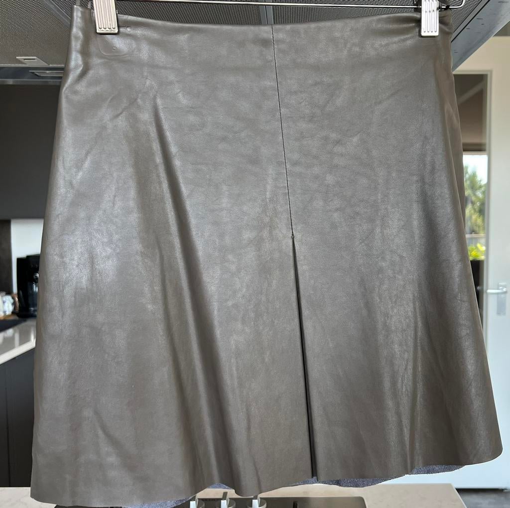 Donker kaki kleur, leer look mini rok van MANGO, maat XS, Ophalen of Verzenden, Zo goed als nieuw, Maat 34 (XS) of kleiner, Boven de knie