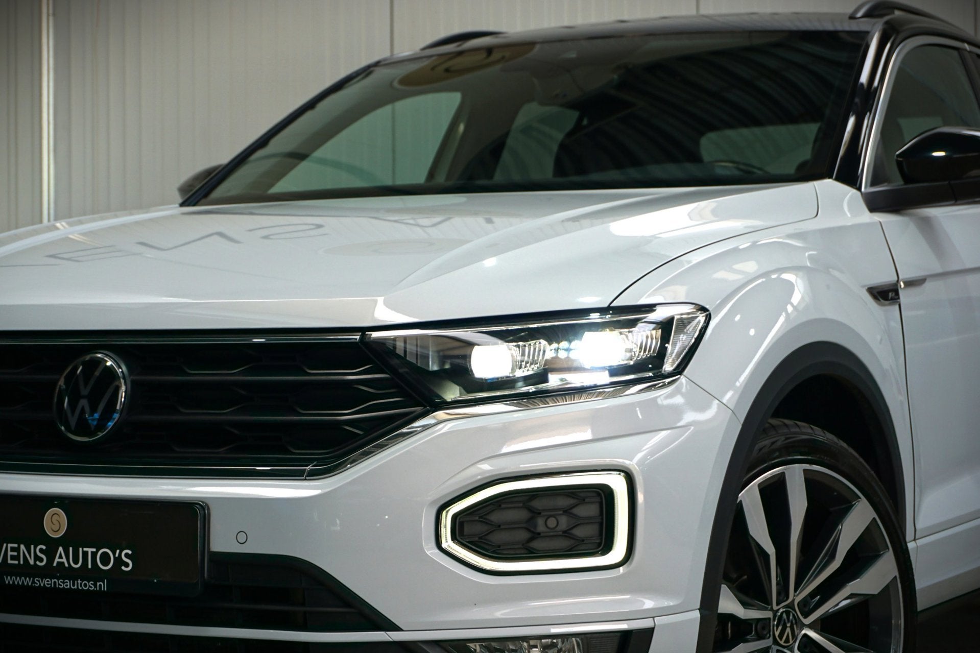 Volkswagen T-Roc 1.5 TSI 150pk R-Line Virtual|LED|Suzuka 19", Auto's, Volkswagen, Zwart, 4 cilinders, 150 pk, Bedrijf