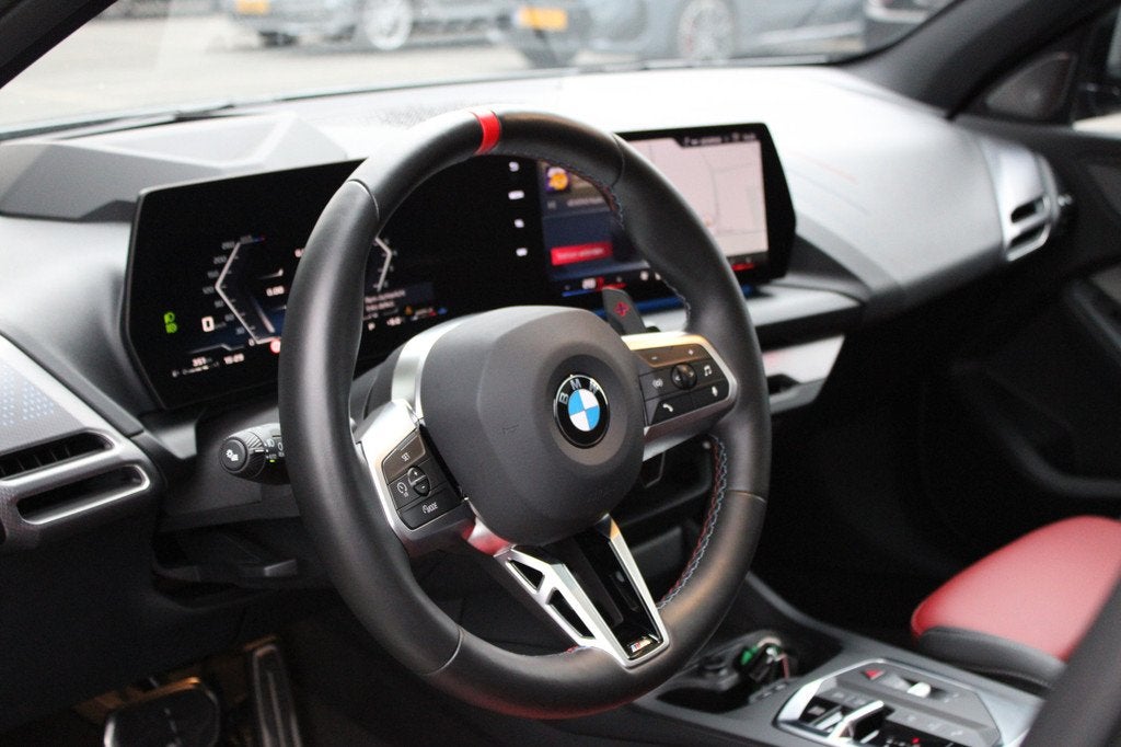 BMW 1 Serie M135 xDrive High Executive M Sport Automaat / Pa, Auto's, BMW, 1998 cc, 1525 kg, Gebruikt, 4 cilinders