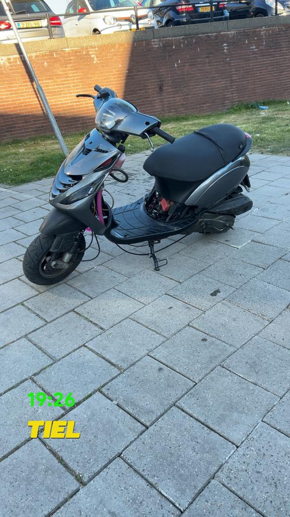 Zip 125 zonder 123, Ophalen, Zo goed als nieuw, Benzine, Zip