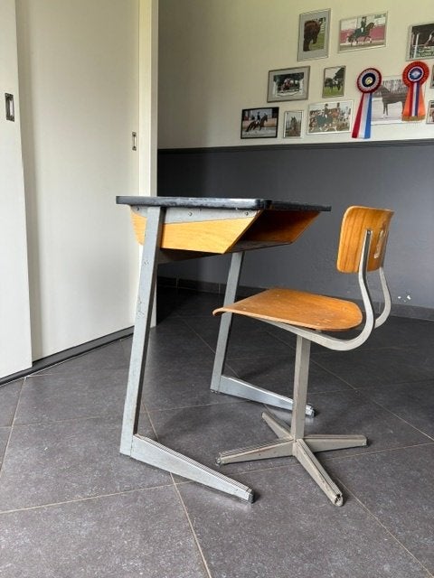 Schoolbankje, Ophalen